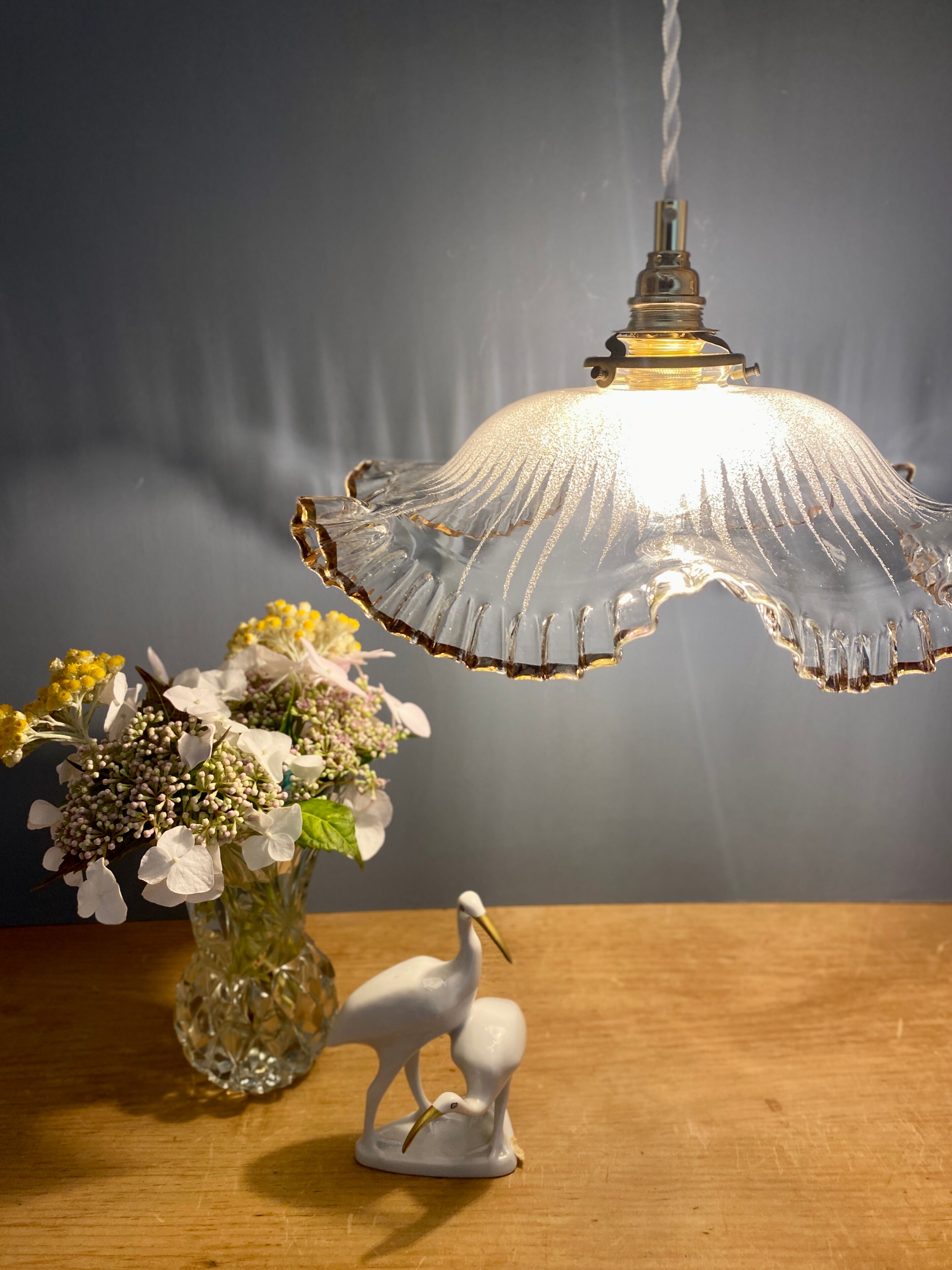 Vintage lampshade pendant lamp in white and gold granite glass