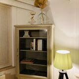 Old Walk-in Showcase with 4 boards