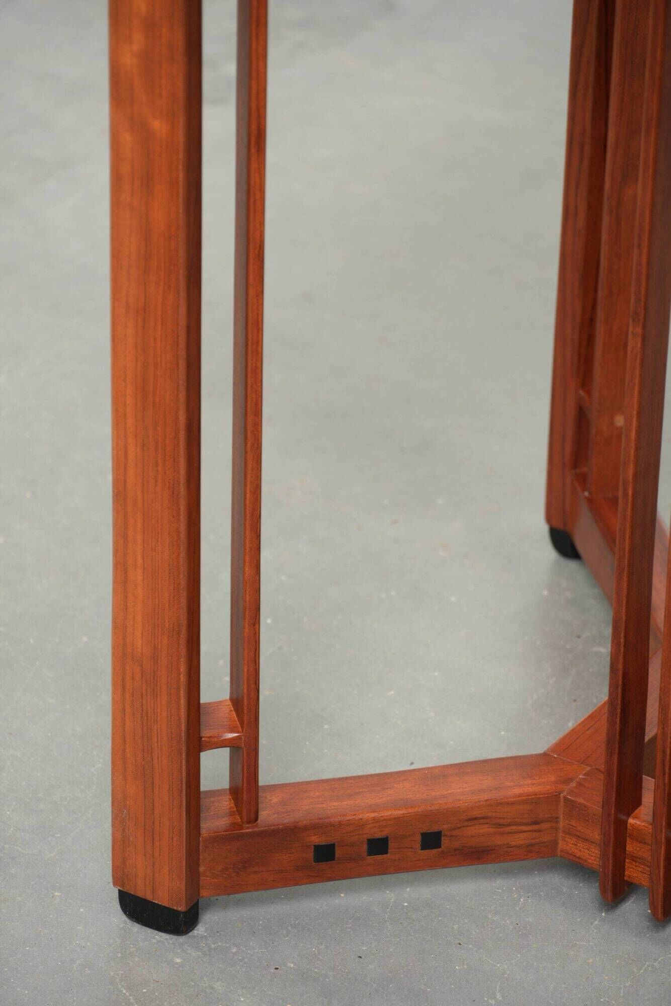 Tall Art Deco design side table with removable top