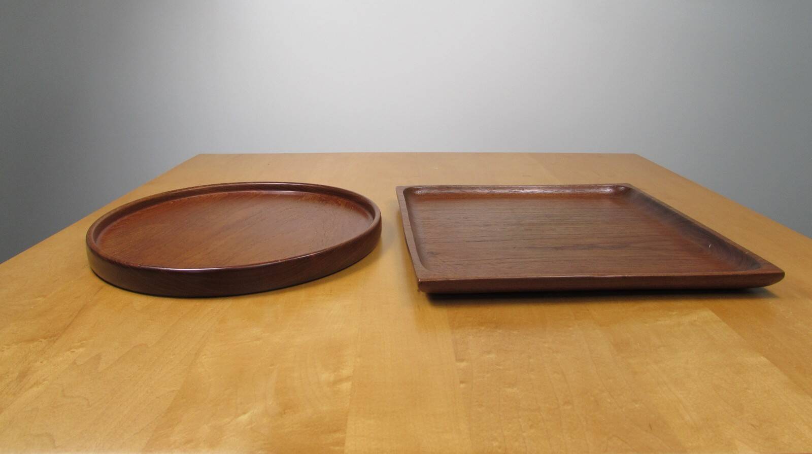 2x plateaux en teck massif du Danemark - Wiggers