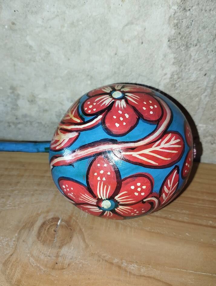 Pair of handmade Mexican maracas in painted gourd – 1960s/70s