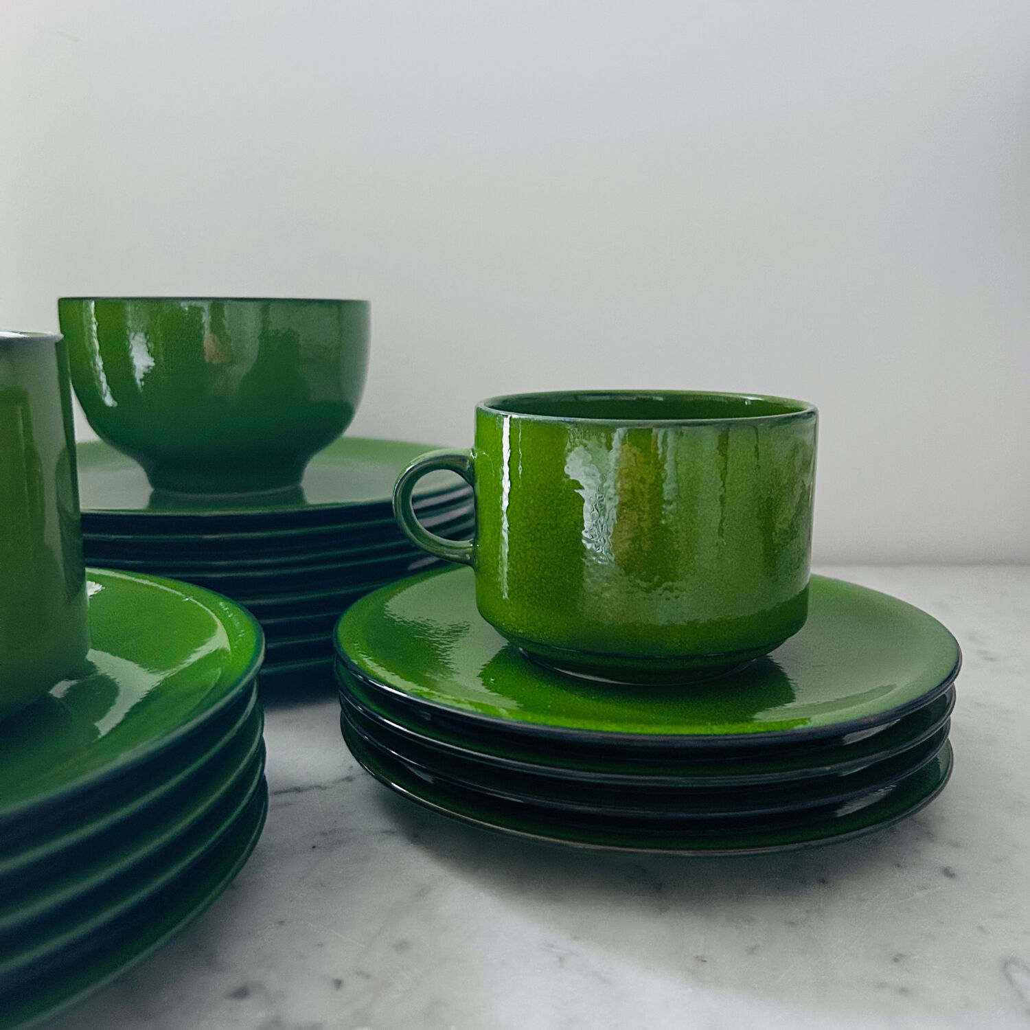 Set of 25 dessert and coffee pieces