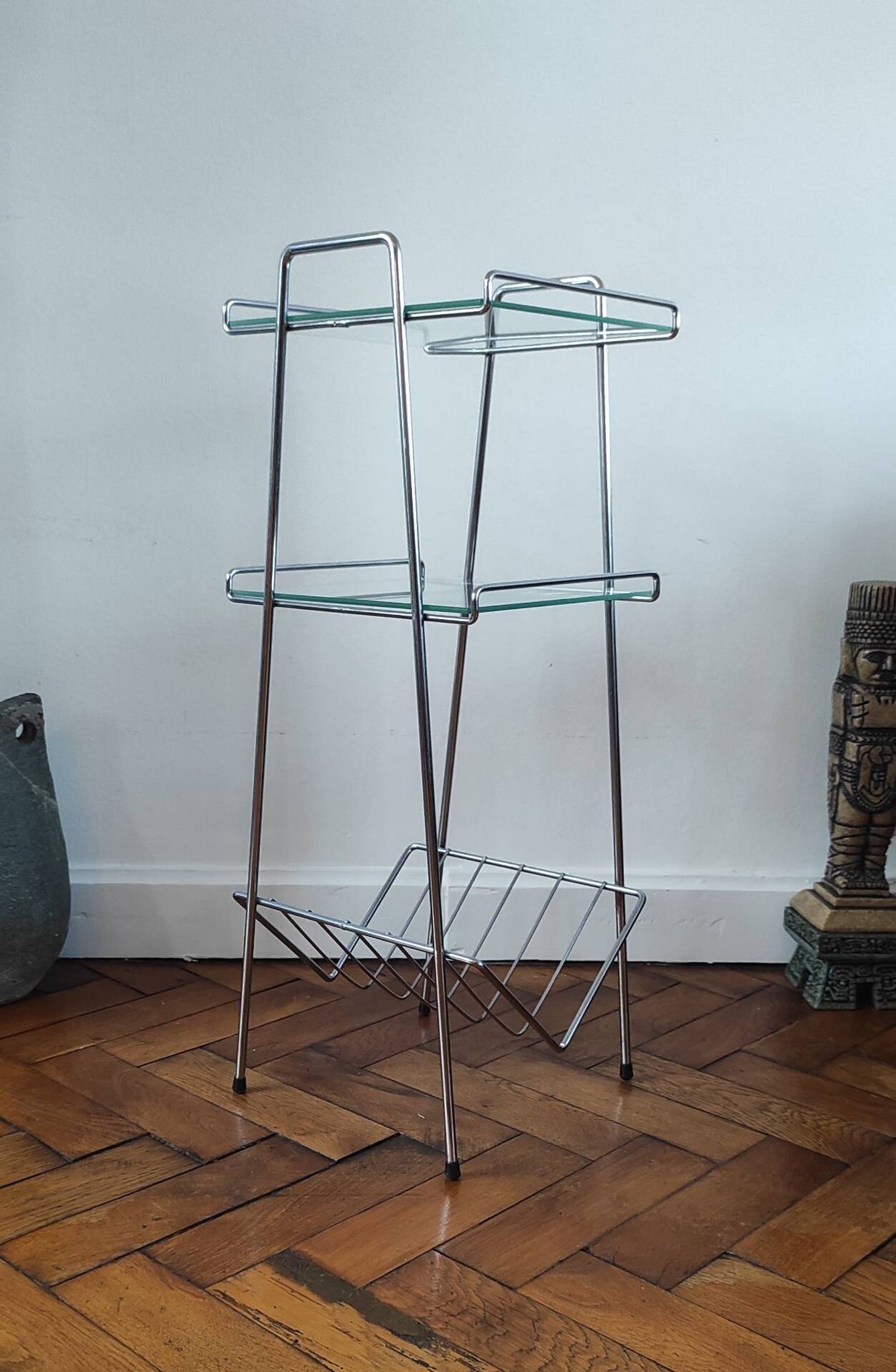 Table d'appoint vintage en métal chromé