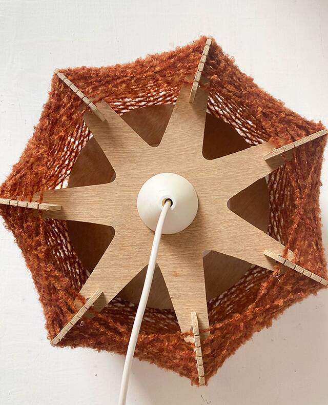 Stretched wool and wood suspension