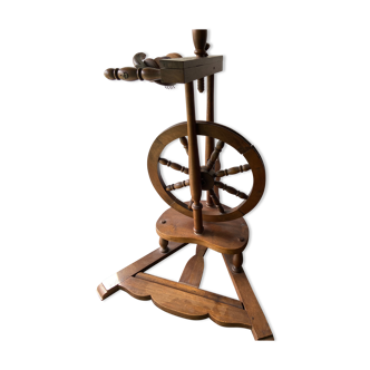 Wooden spinning wheel