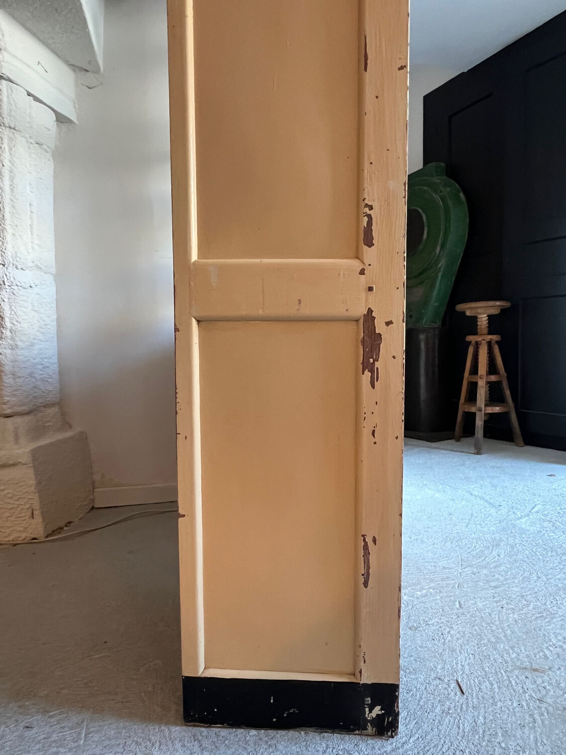 Display cabinet for shop