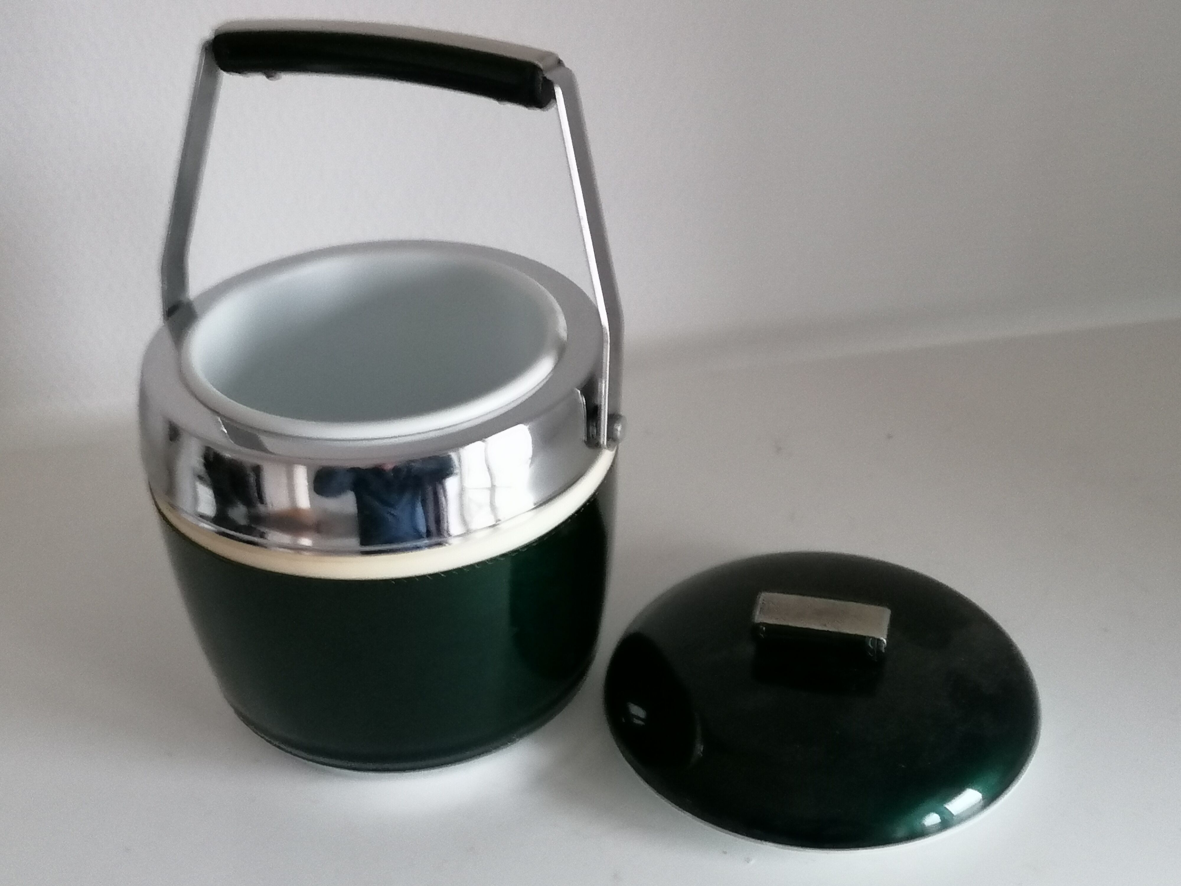 Bucket ice ice cubes isotherm vintage