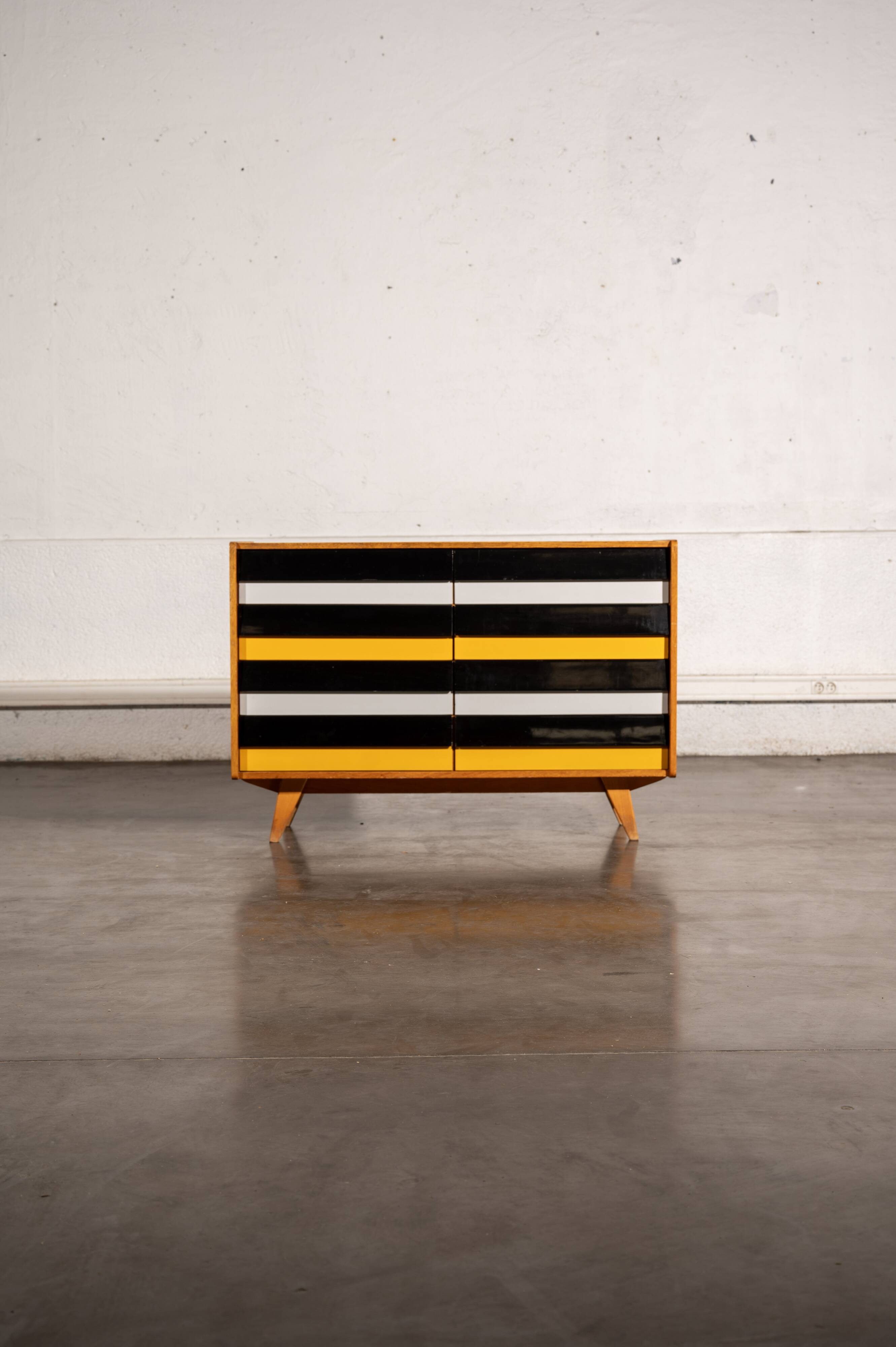 Jiroutek chest of drawers