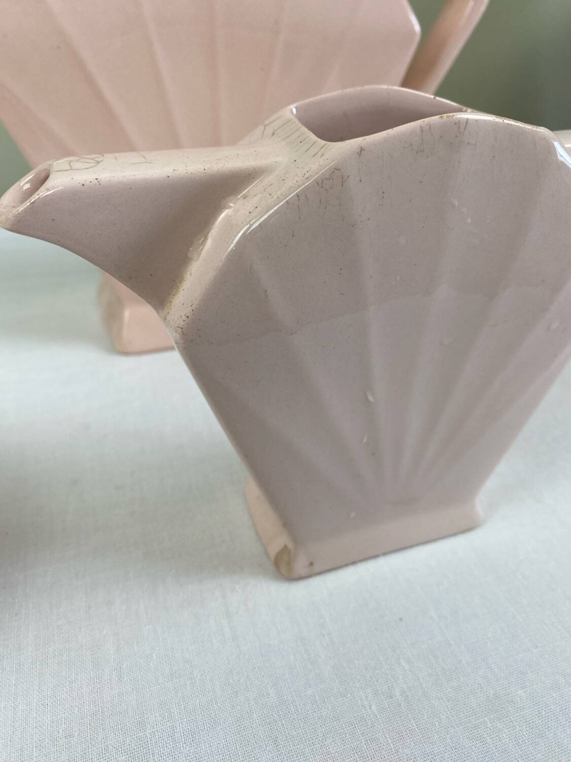 Théière art déco rose