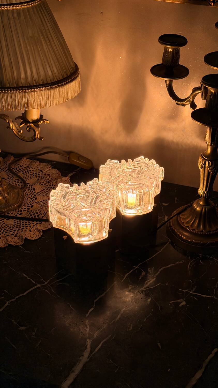 Pair of Space Age lamps from the 70s – Made in Italy – sculpted glass –