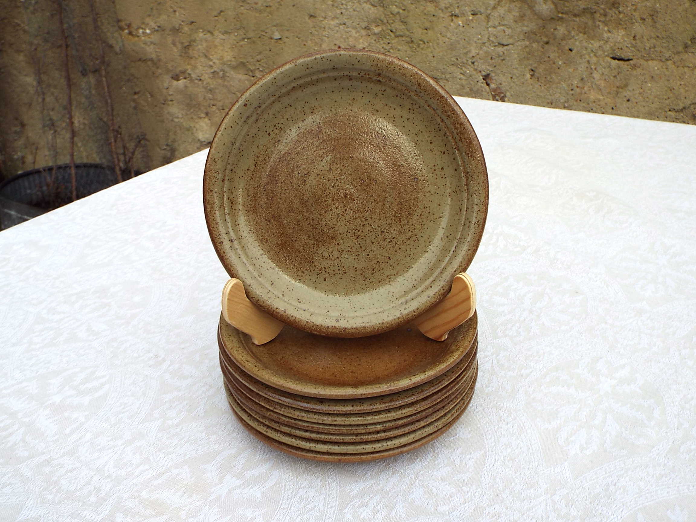 8 stoneware dessert plates