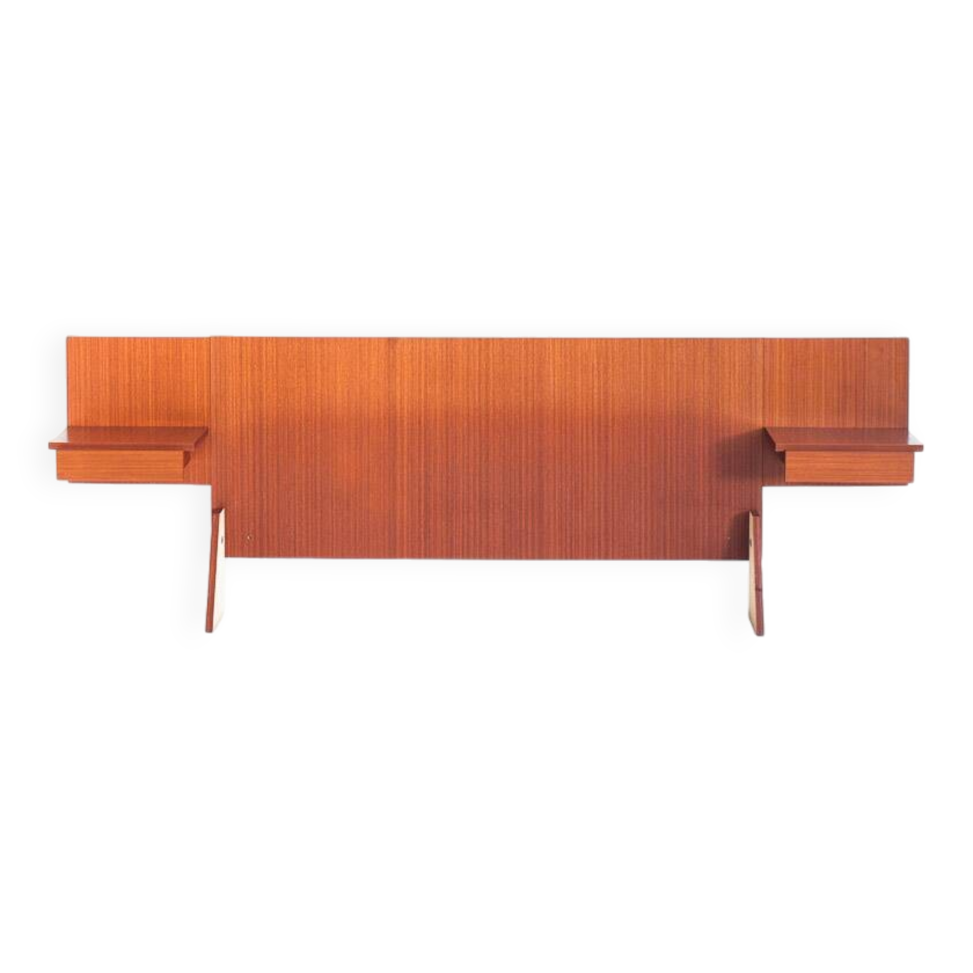 Tête de lit vintage de style scandinave. Deux tables intégrées. France, années 1970.