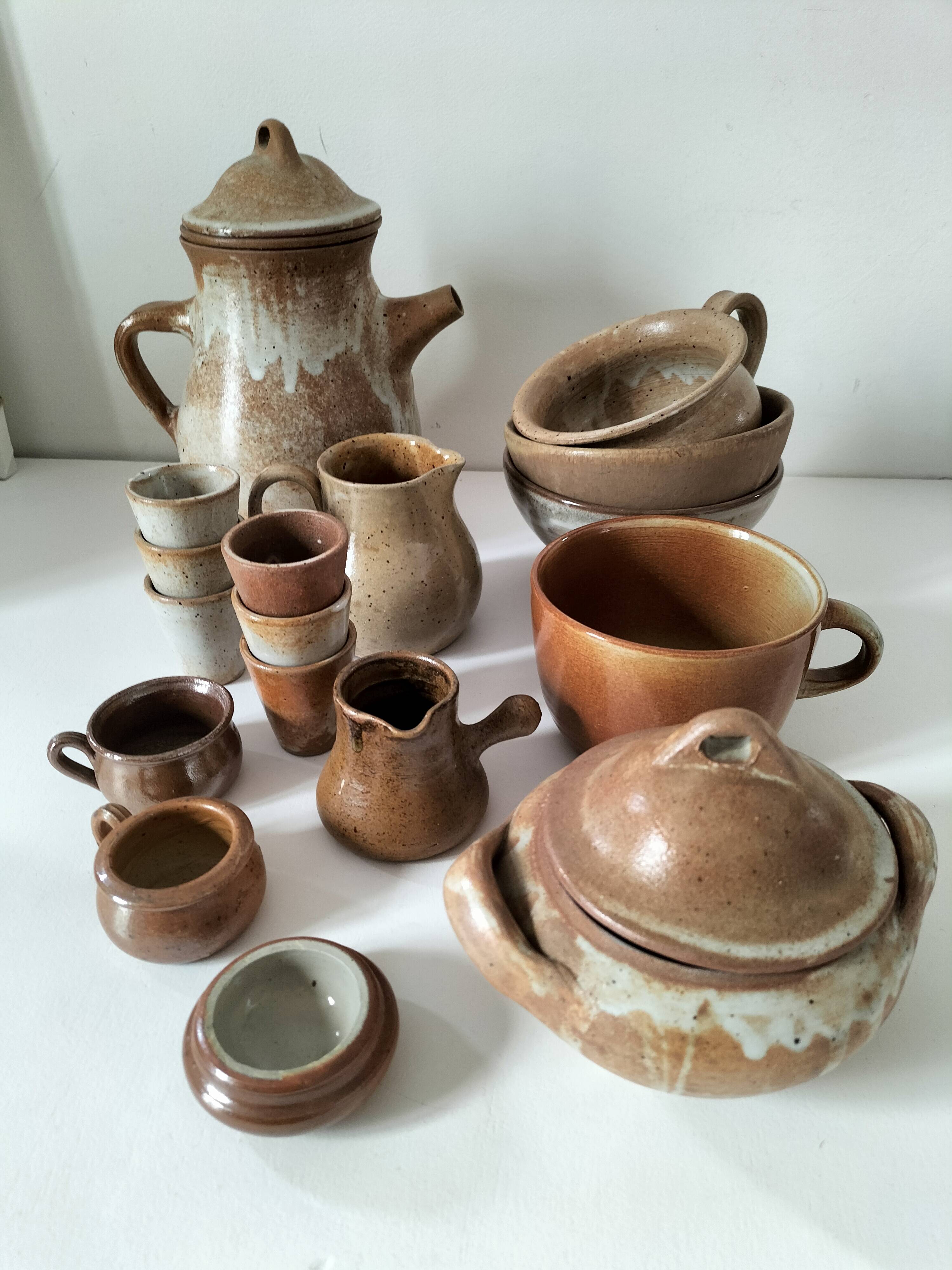 Vintage stoneware country house brunch service – teapot and bowls