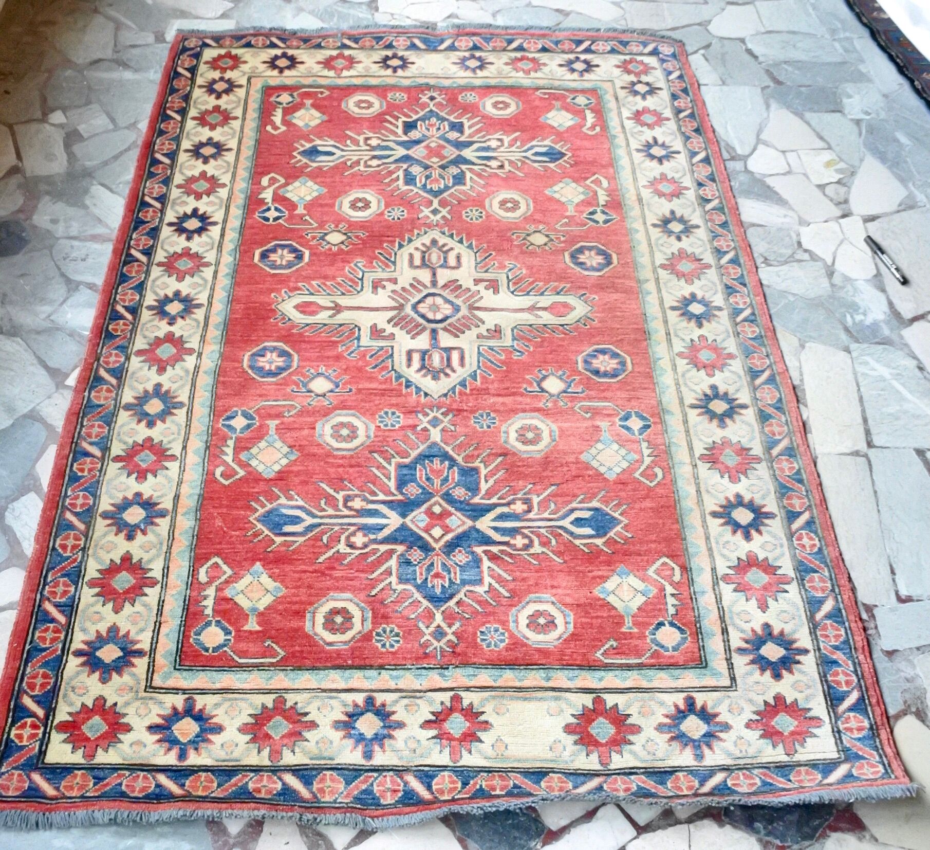 Hand-knotted Kazak rug 194x132cm