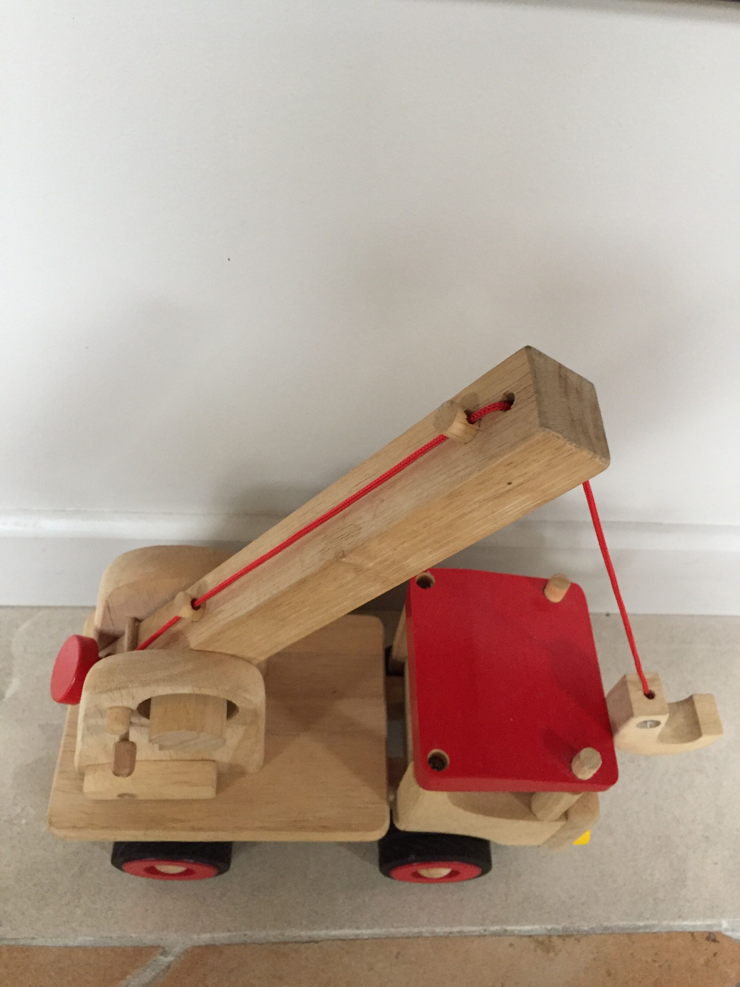 Truck solid wooden crane with lift arm