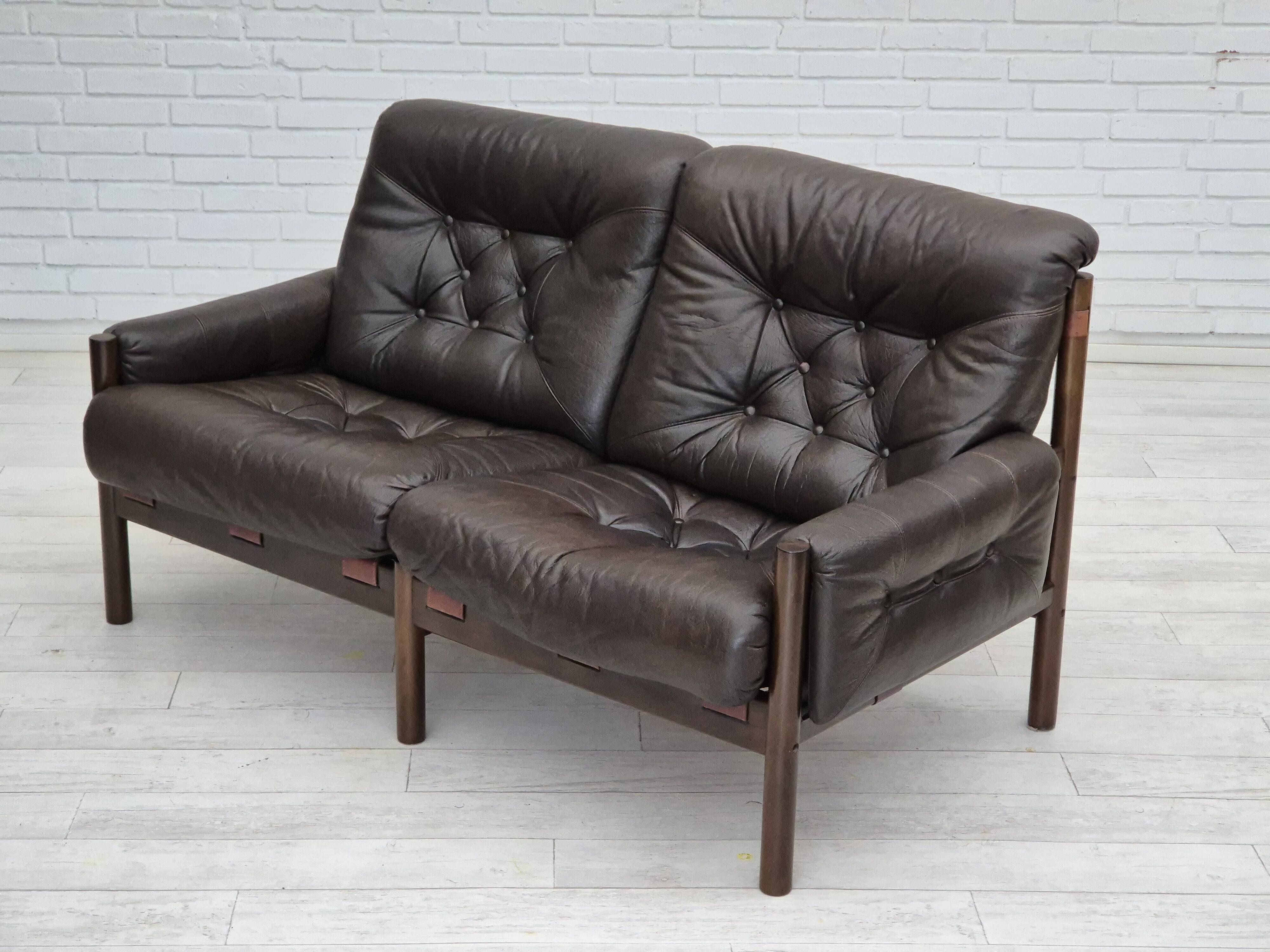 Années 1970, design norvégien par Ivar Opsvik pour Bruksbo Norvège, canapé 2 places, modèle "Safari".