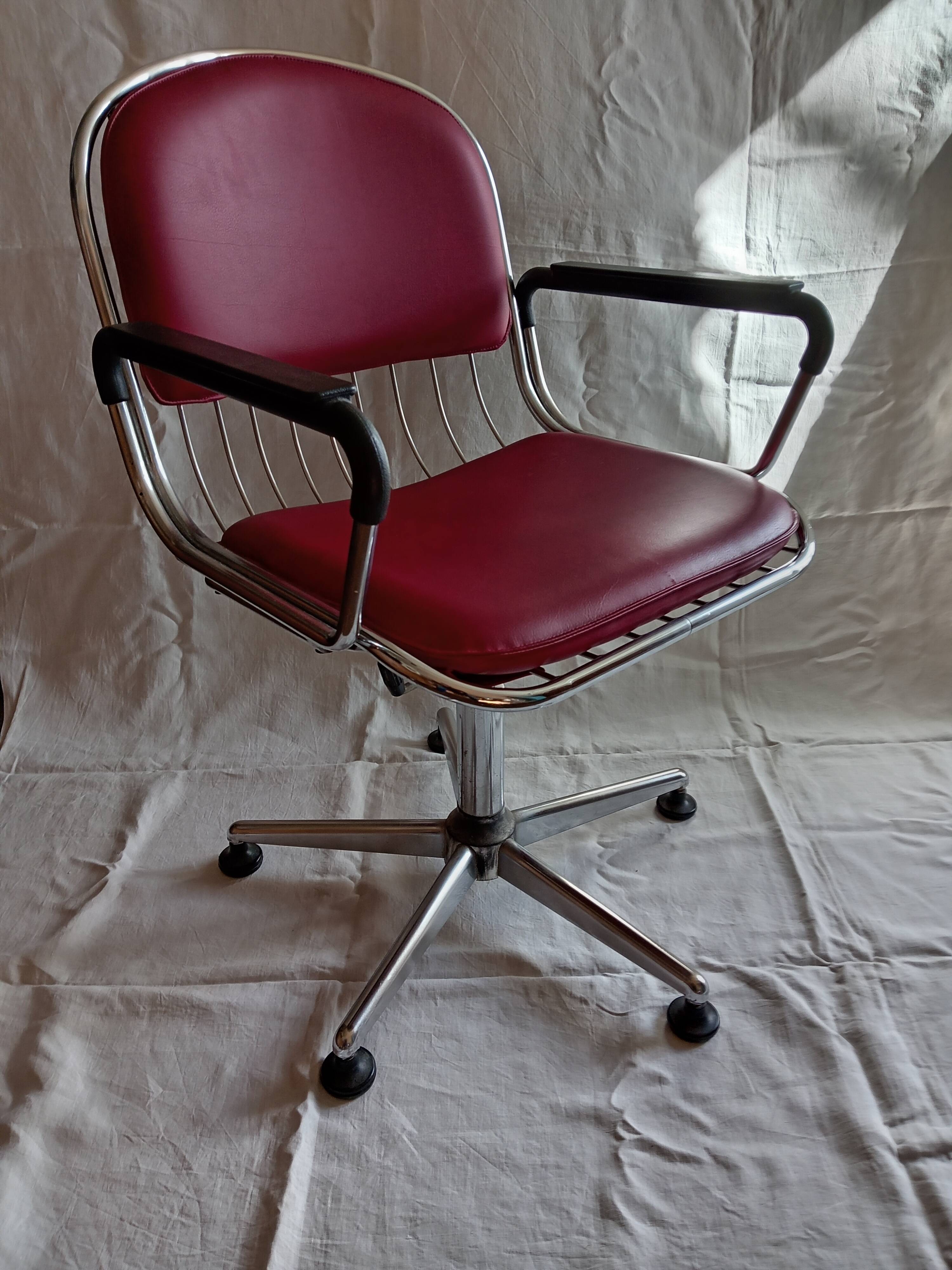 Italian designer armchair Molteni & Consonni