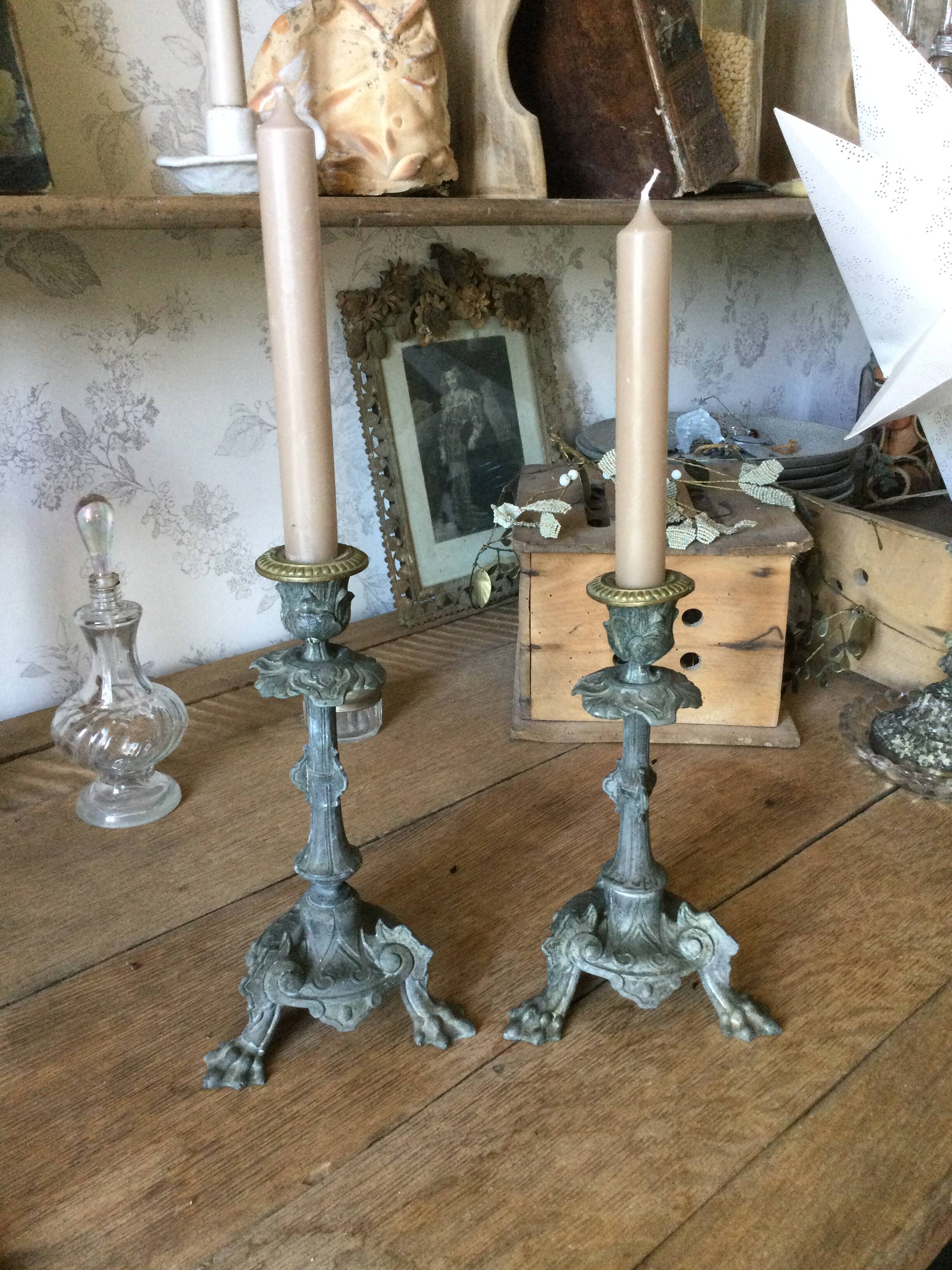 Set of 2 antique candlesticks in spelter.