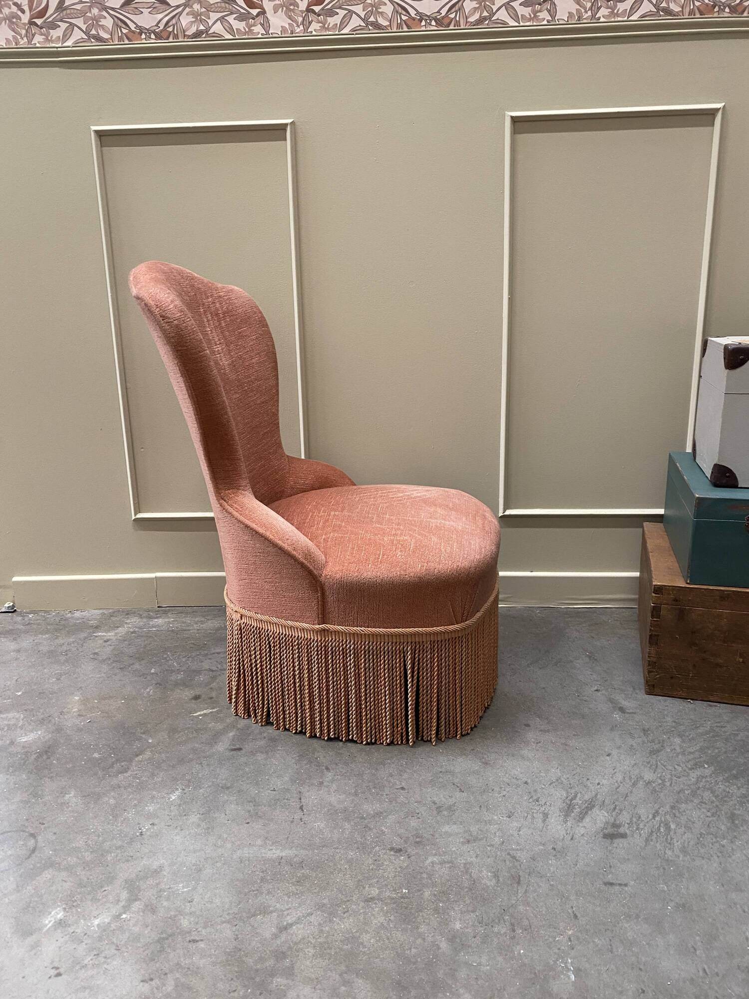 pink frog chair