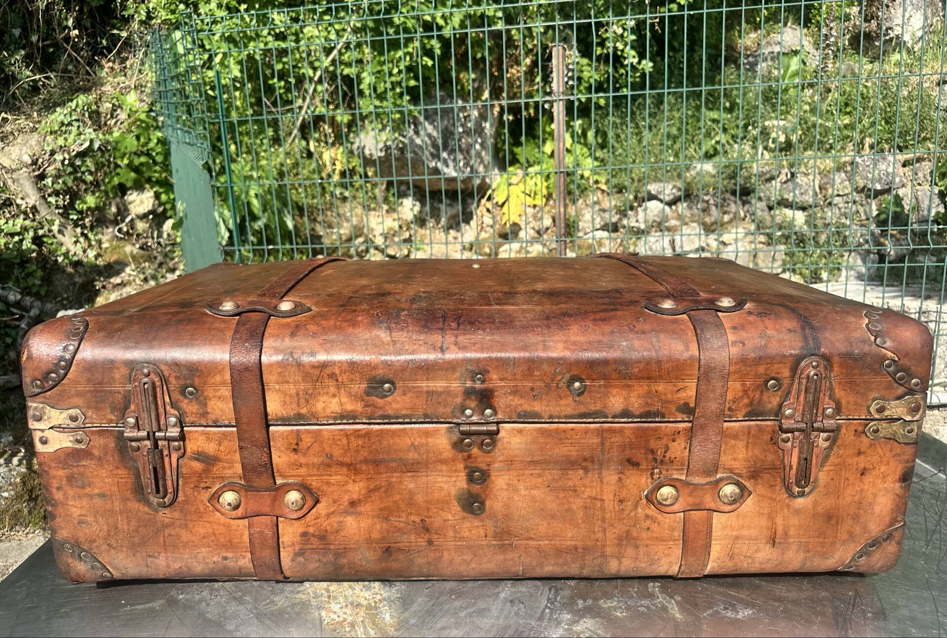 Large suitcase or trunk - leather suitcase, period 1910/1920.