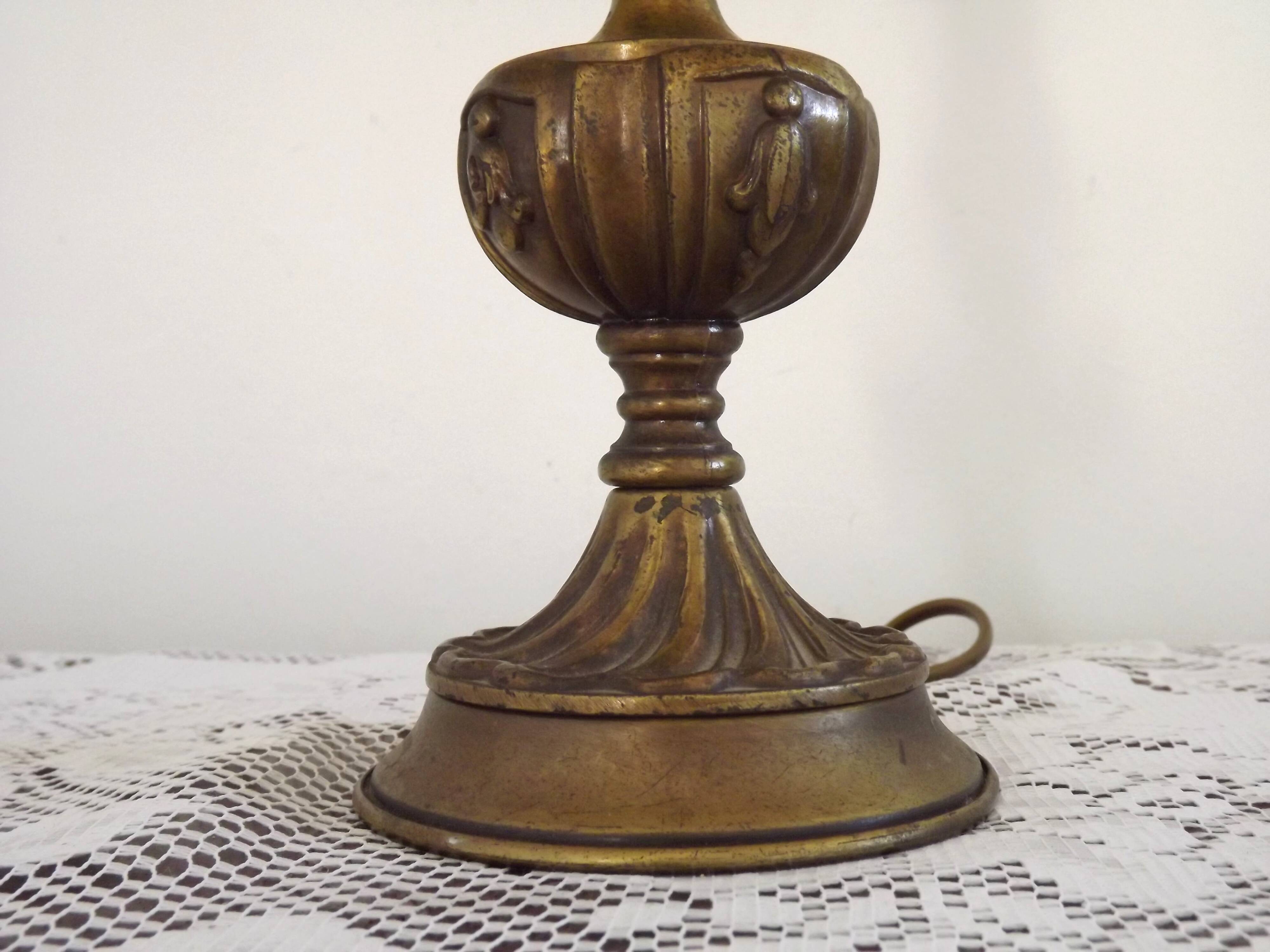 Spanish vintage brass table lamp with beige braided plastic shade 5555.
