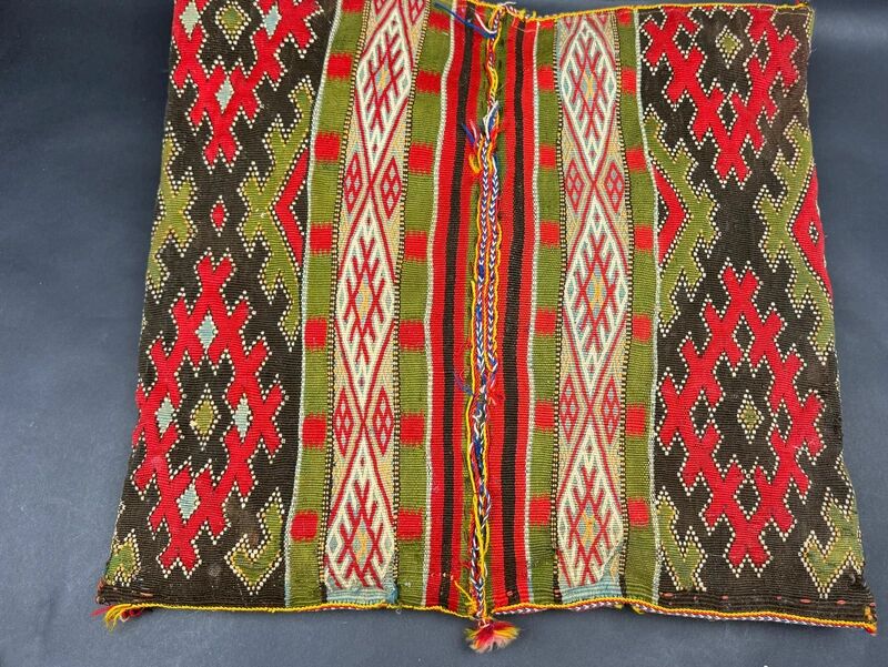 Ancien coussin berbère, Kilim