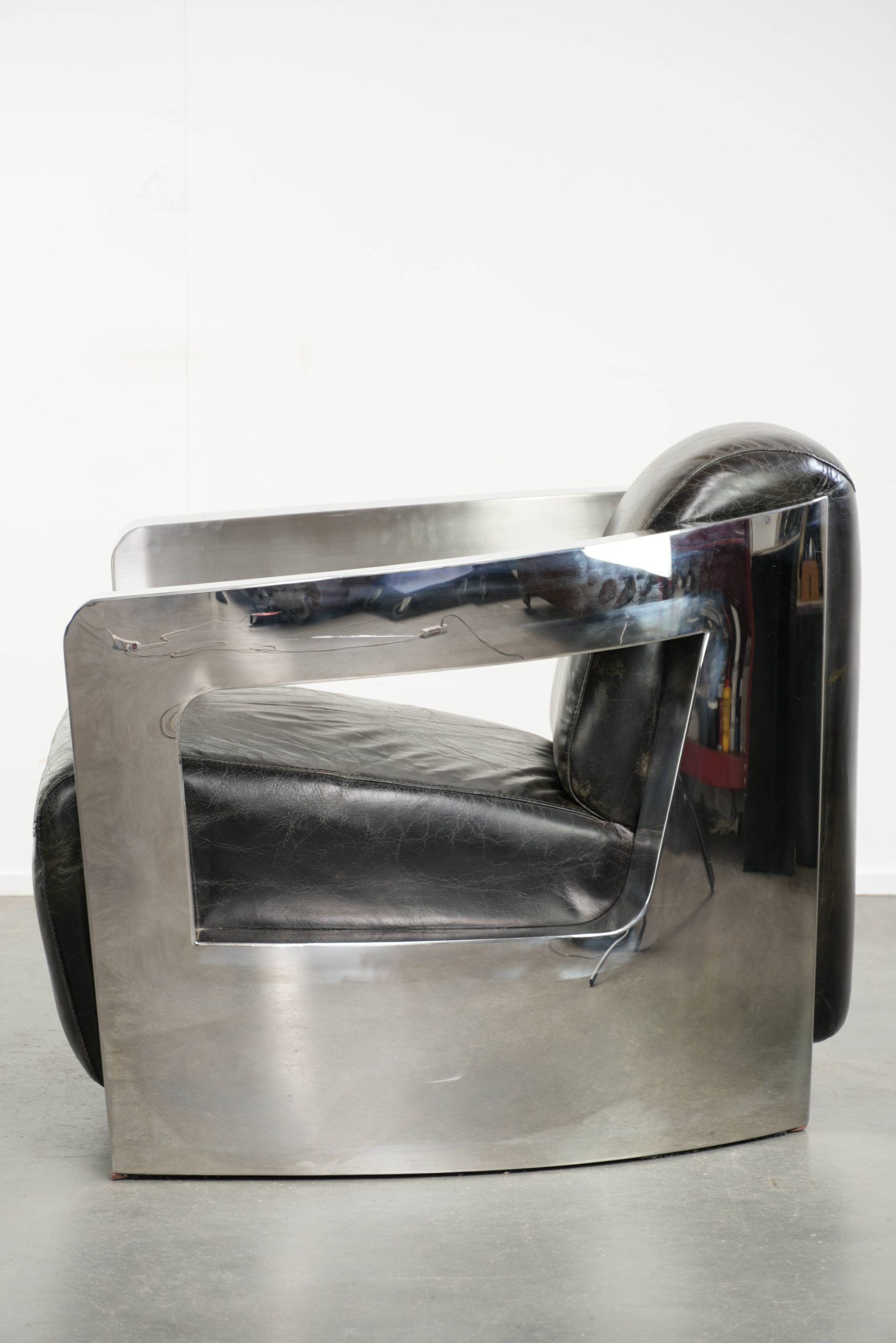 Industrial Aviator design armchair in cowhide finished with aluminium