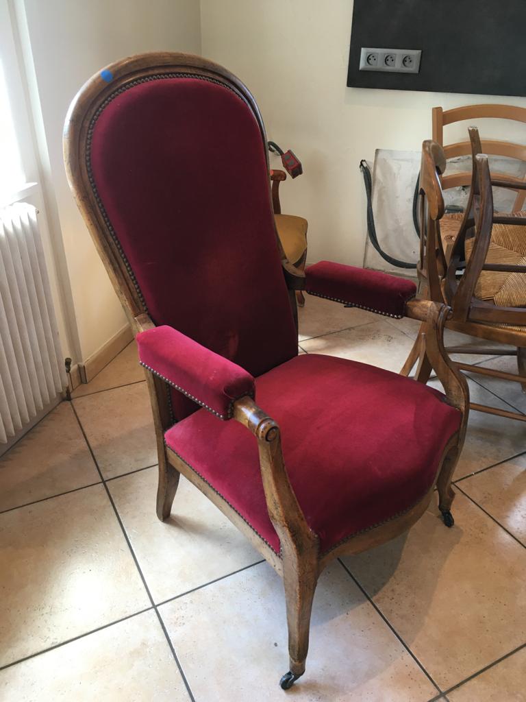 Fauteuil voltaire à roulettes en velours rouge Selency