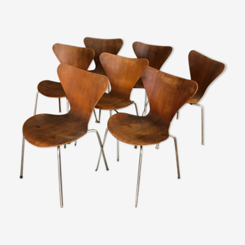 Suite de 7 chaises série 7 ou 3107 par Arne Jacobsen éd. Fritz Hansen