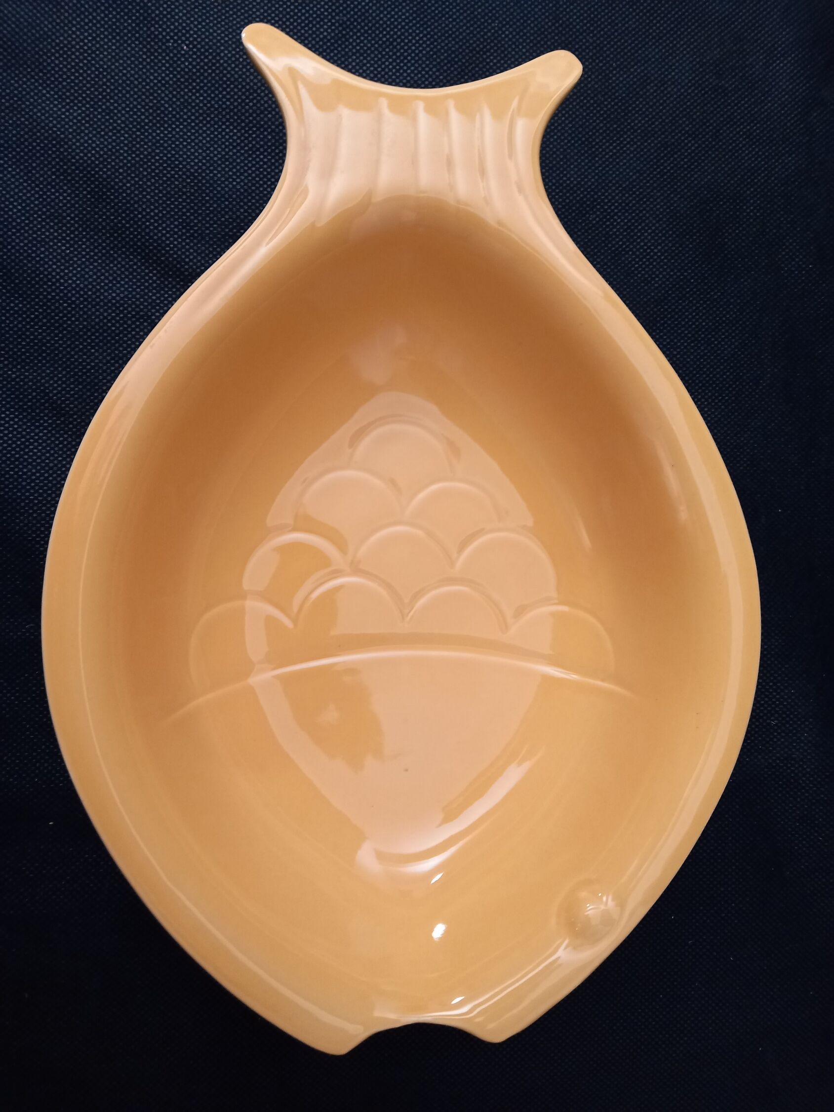 Vintage cooking dish or mold in the shape of fish Appolia France