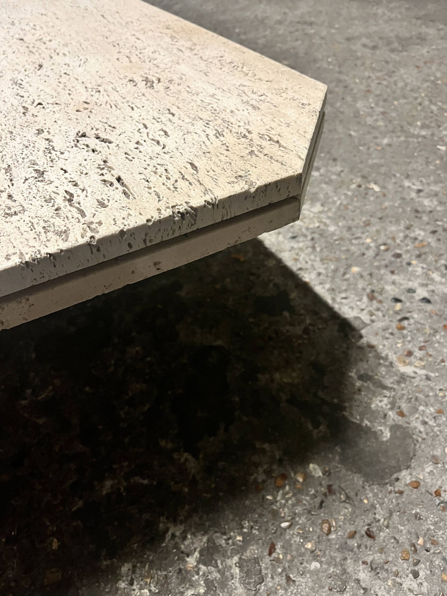 Design coffee table in raw travertine, mid-20th century Italy 1970.