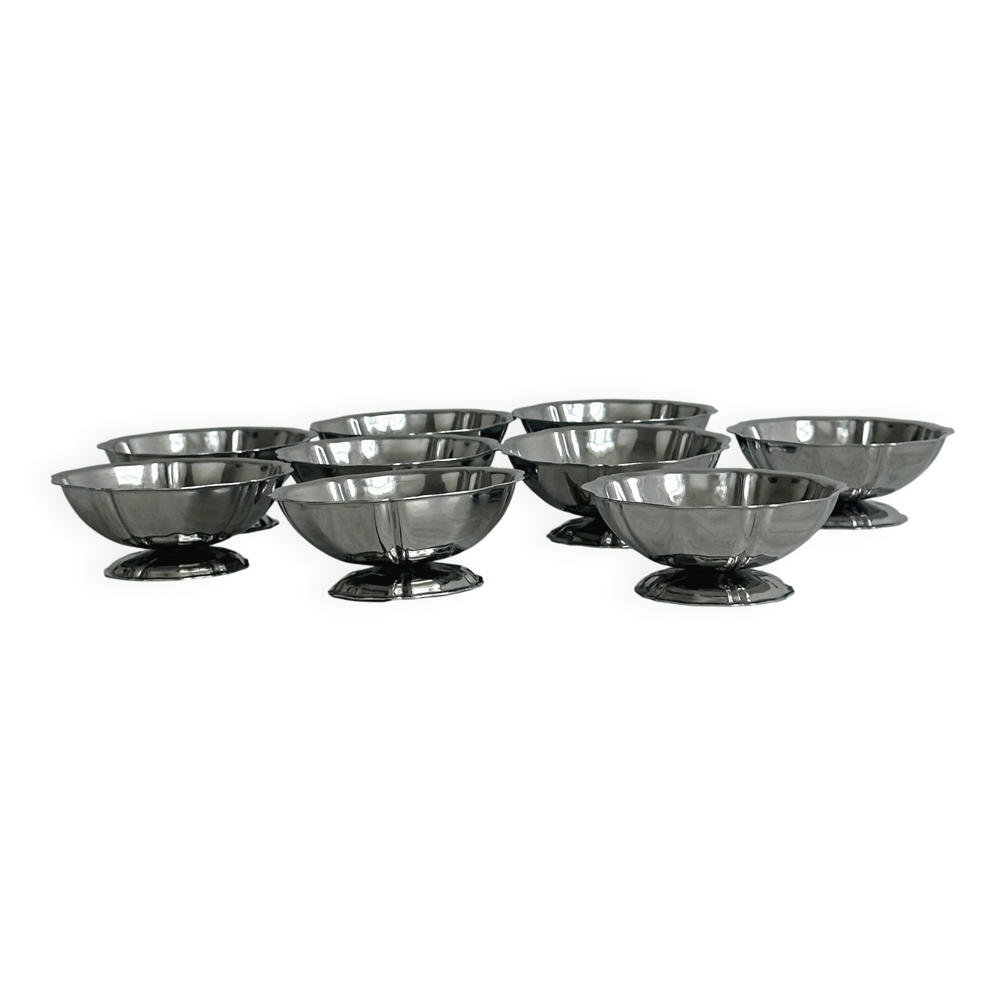 Lot de 9 coupelles basses en métal inox brillant