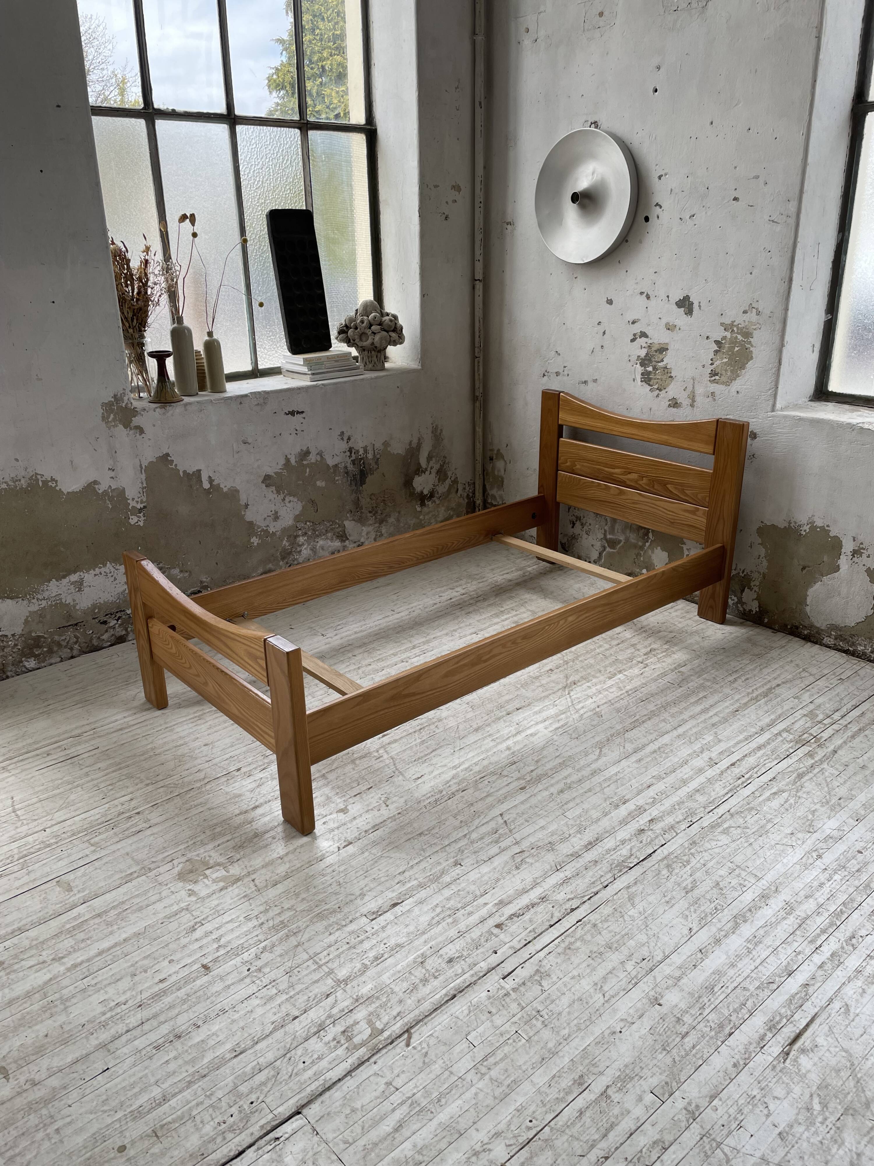 Maison Regain solid single bed