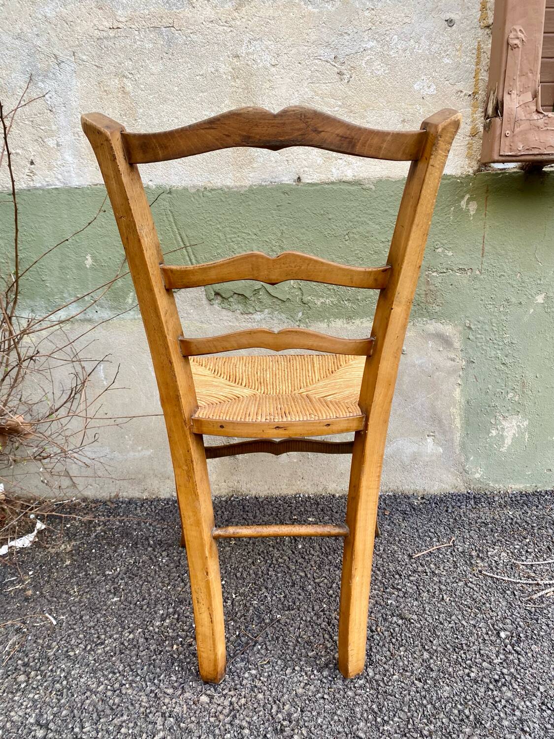 Straw country chair