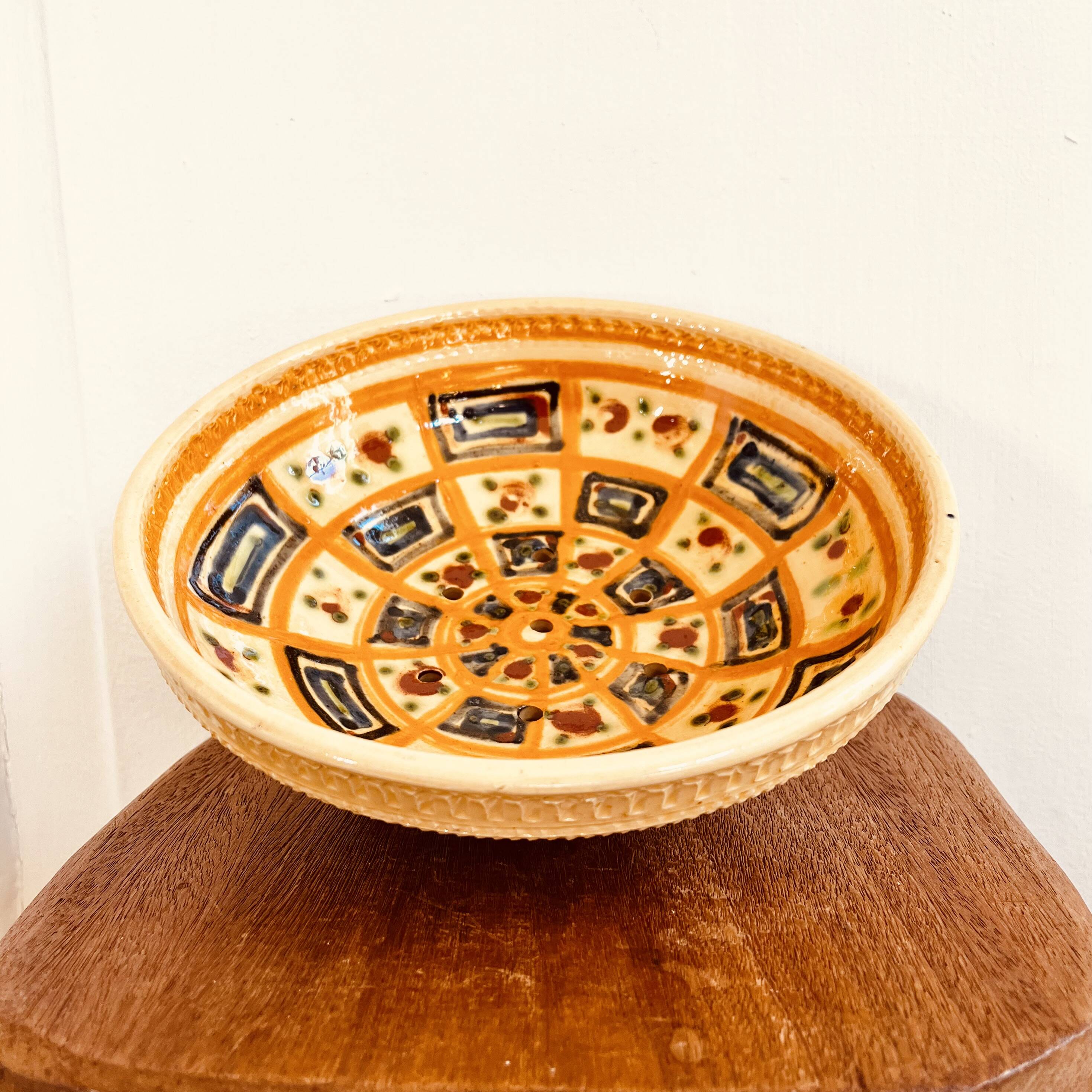 Draining dish on feet