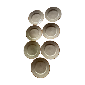 Set of 7 plates to be served in sandstone
