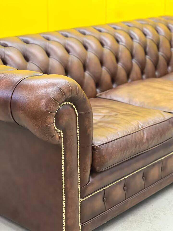 Original English Chesterfield 3-Seater Sofa – Handcrafted Brown Leather