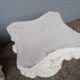 Paire 2 chapiteau corinthien ciment peint / table basse
