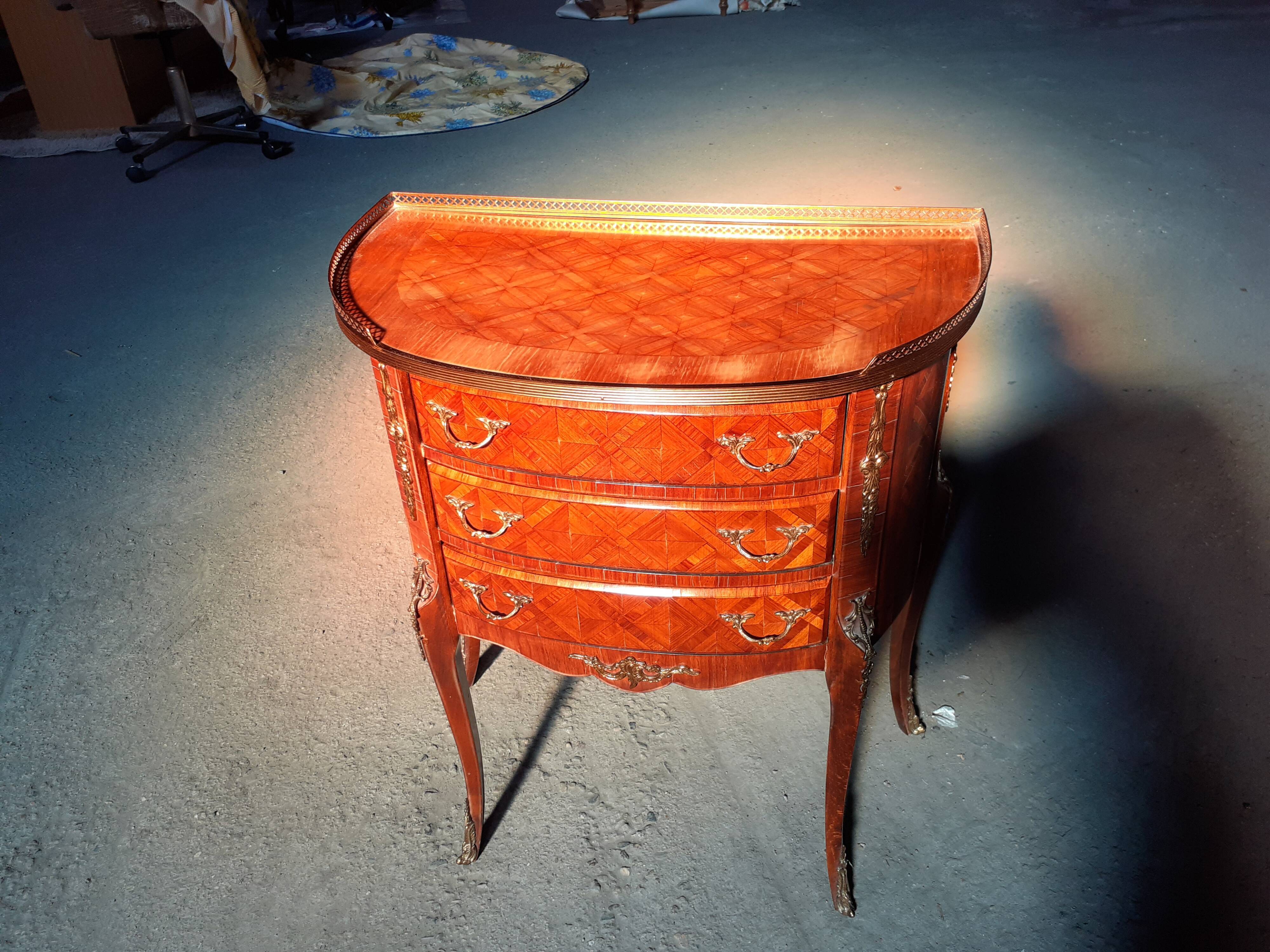 Chest of drawers half moon