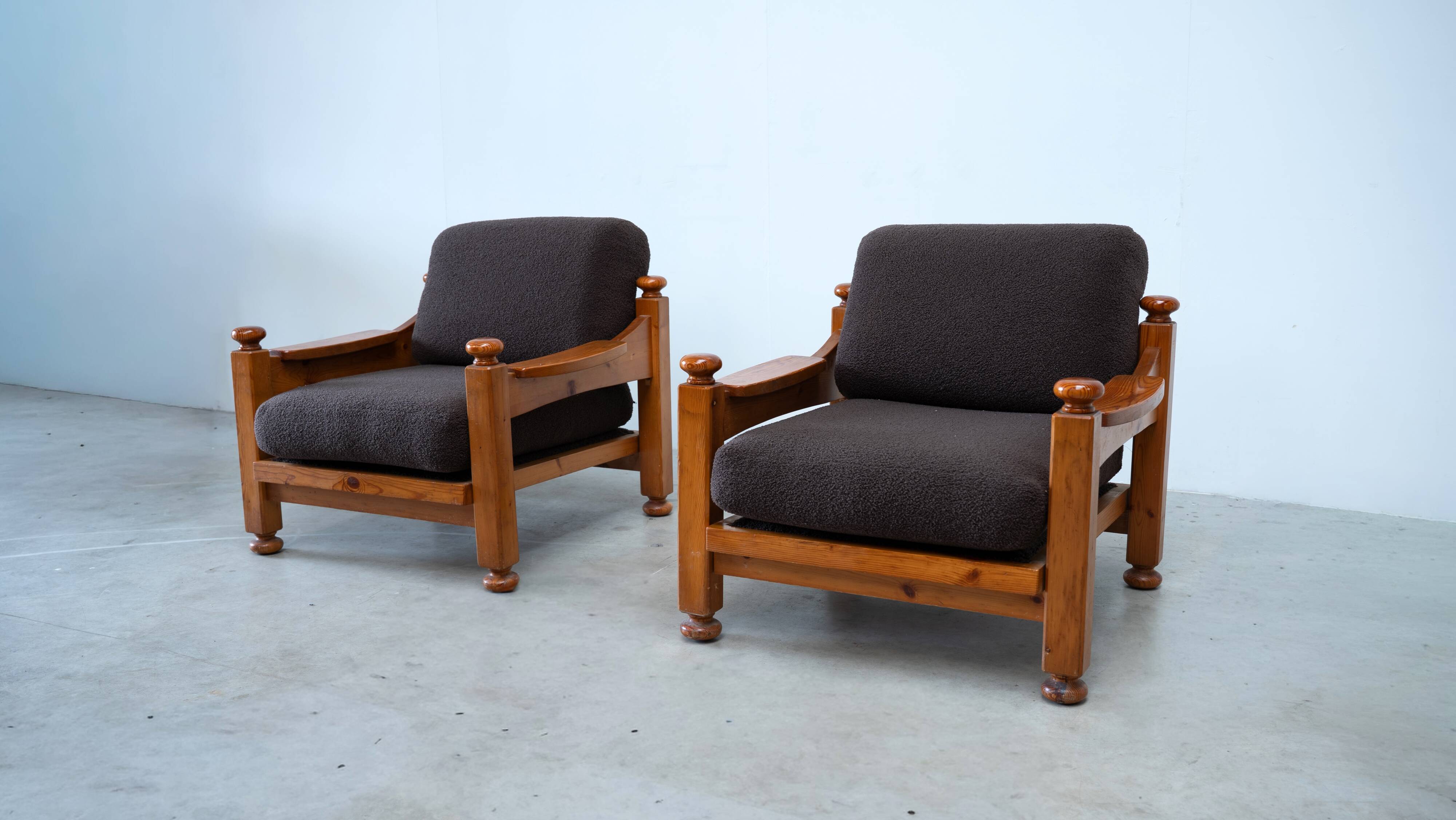 Set of two pine lounge chairs