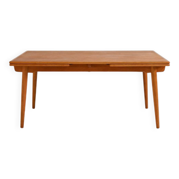Table à manger extensible modèle “AT 312” par Hans J. Wegner