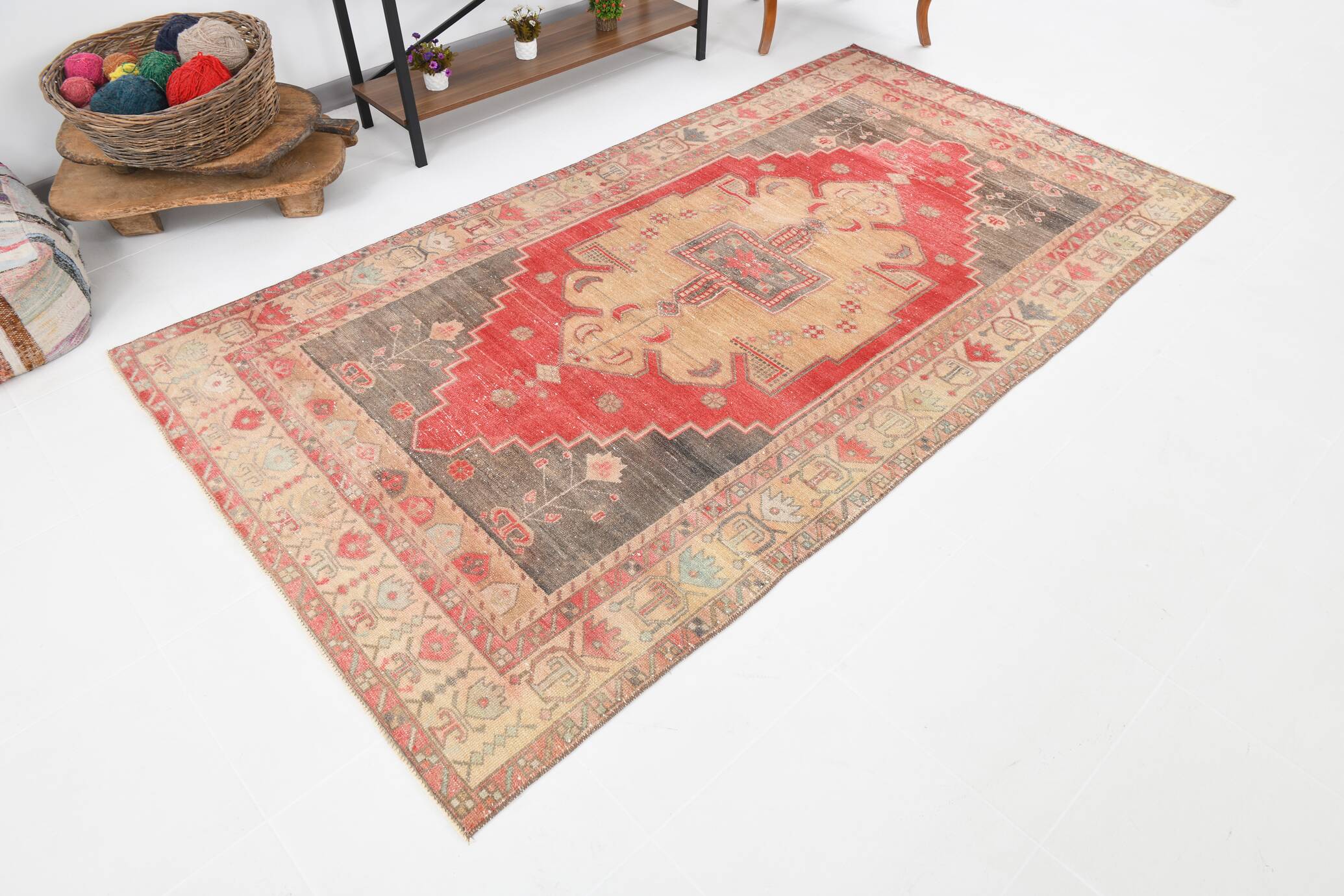 5x9 Classic & Bordered Red Vintage Rug, 146x267Cm