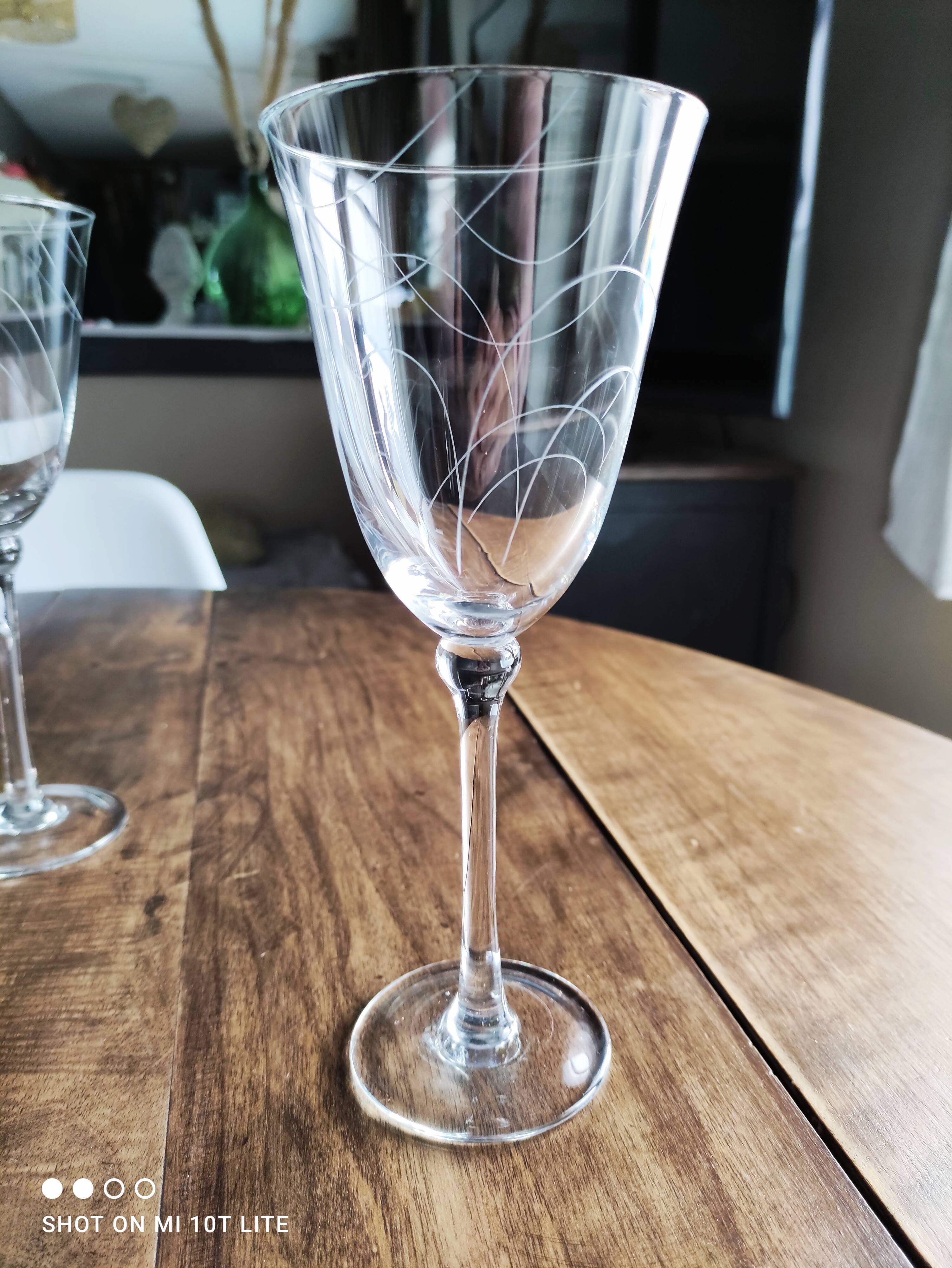 Set of 6 tulip shape wine glasses in voluted glass