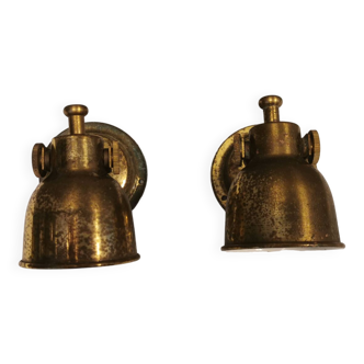 A set of very beautiful small maritime/ship wall lights in patinated brass.