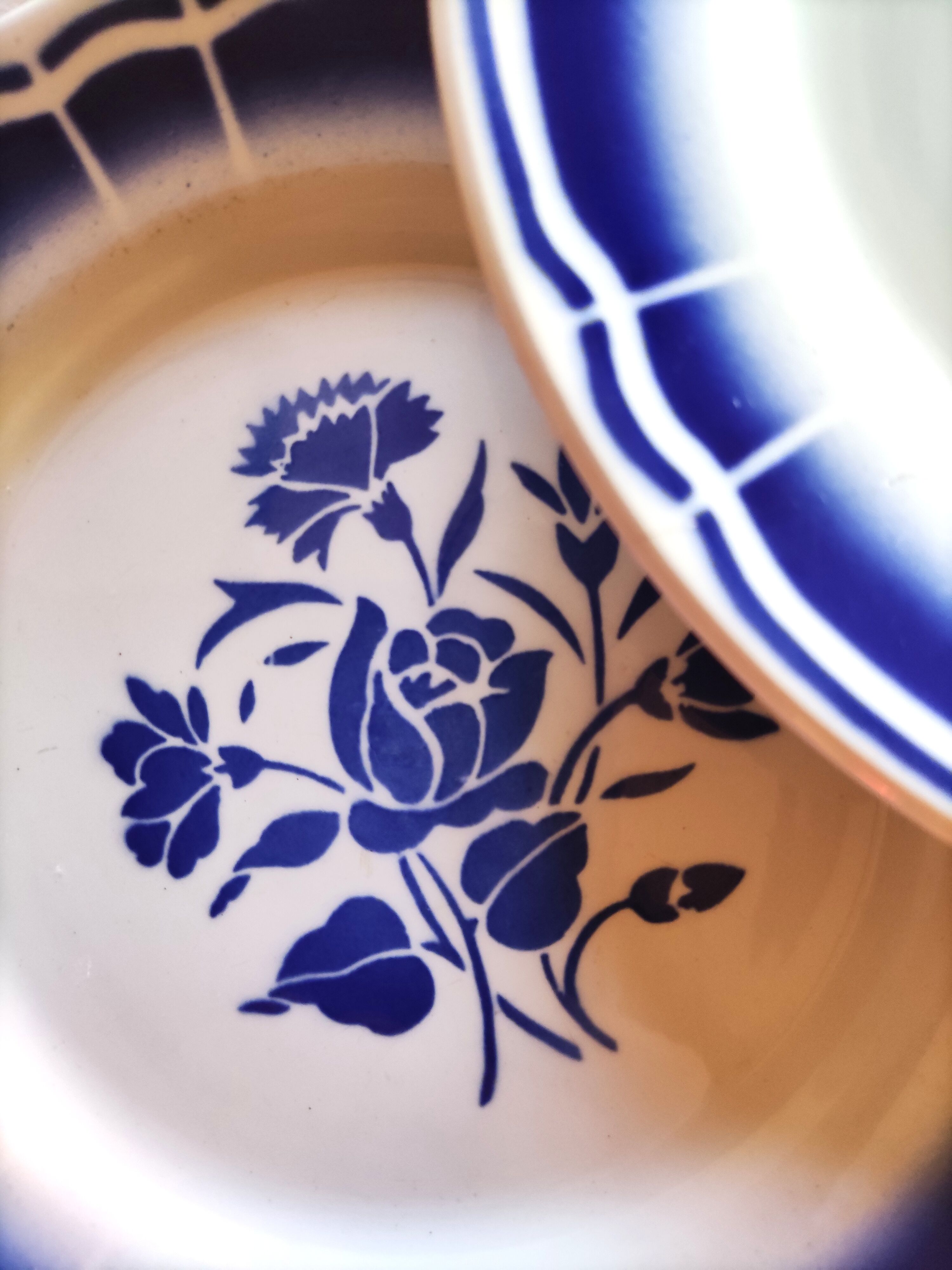 6 blue and white Badonvilliers dessert plates