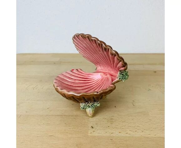 Empty pocket shell slip soap holder