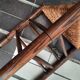 Tabouret triangulaire style Charlotte Perriand