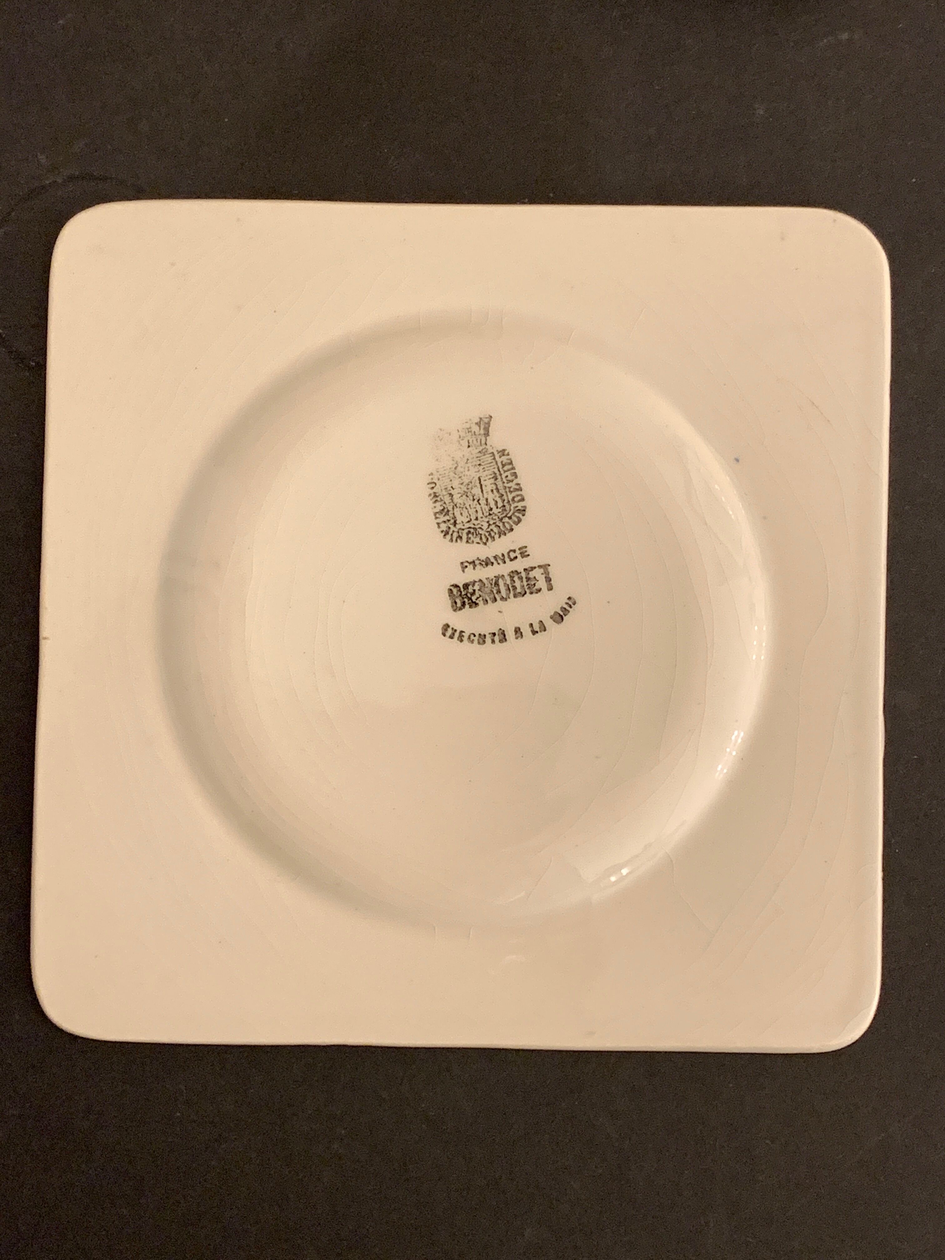 Dish and 12 dessert plates Gien, Benodet model, 1950