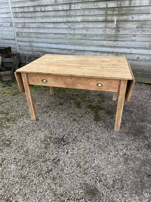 Table ancienne en pin massif – esprit table de ferme au style rustique