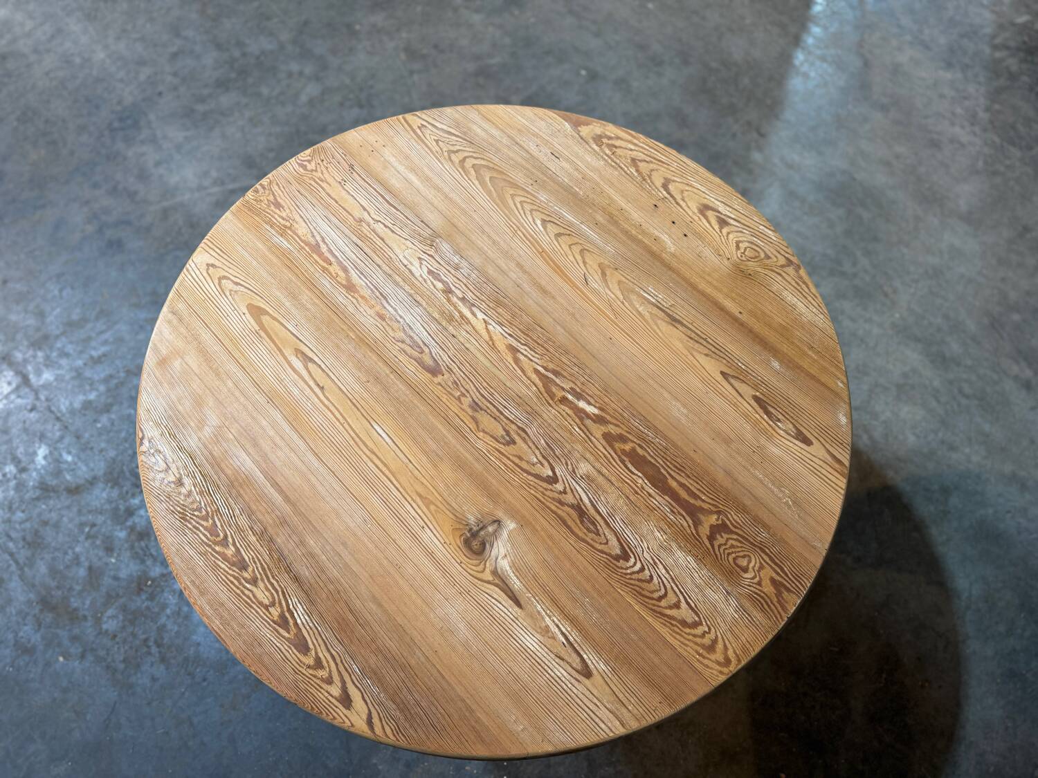 Round table in pitch pine and oak